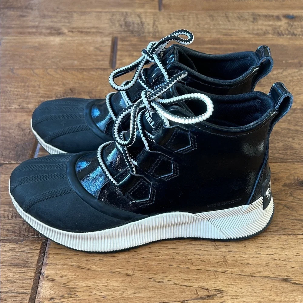Sorel Out N About III Classic Waterproof Rain Snow Boots Black Womens Size 6